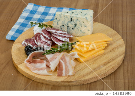 Cheese and bacon 14283990