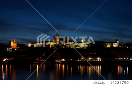 Prague castle at night 14285790