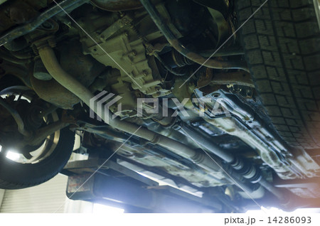 車の下（修理イメージ） 14286093