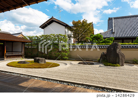 大徳寺 龍源院の庭園 14286429
