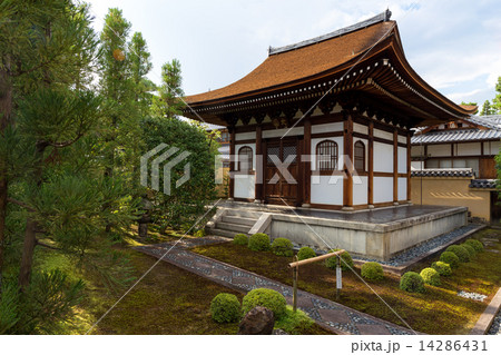 大徳寺 龍源院の庭園 14286431