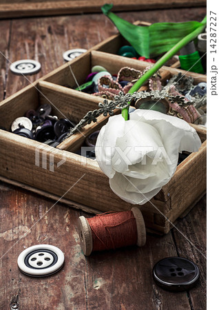 thread and buttons 14287227