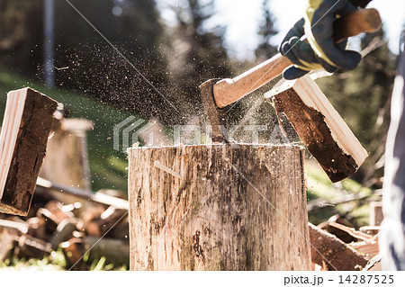 Two flying pieces of wood 14287525