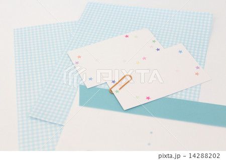 水色のレターセットと星柄のカード 14288202