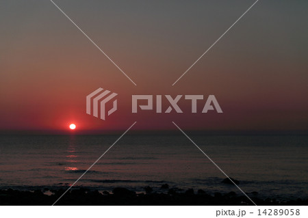 海に沈む夕日 海に沈む夕日 14289058
