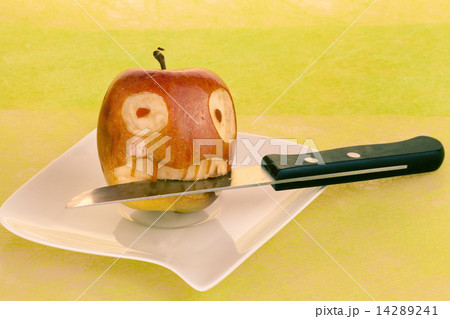 Creepy face in apple Creepy face in apple 14289241