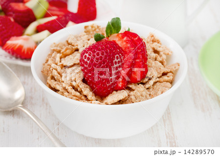cereals with strawberry in bowl with spoon cereals with strawberry in bowl with spoon 14289570
