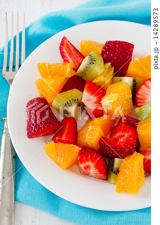 fruit salad in white plate 14289573