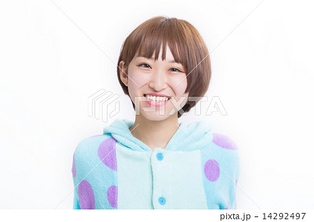 着ぐるみの寝間着を着た可愛い女の子 着ぐるみの寝間着を着た可愛い女の子 14292497