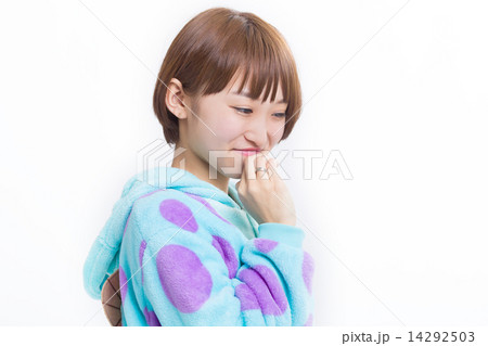着ぐるみの寝間着を着た可愛い女の子 着ぐるみの寝間着を着た可愛い女の子 14292503