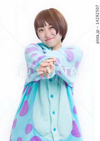 着ぐるみの寝間着を着た可愛い女の子 14292507