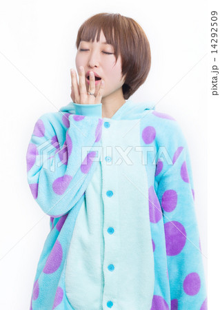 着ぐるみの寝間着を着た可愛い女の子 着ぐるみの寝間着を着た可愛い女の子 14292509