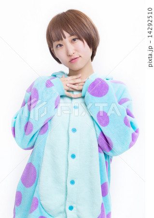 着ぐるみの寝間着を着た可愛い女の子 着ぐるみの寝間着を着た可愛い女の子 14292510