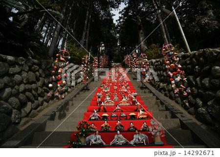 伊豆稲取 素盞鳴(すさのお)神社の雛段飾り 伊豆稲取 素盞鳴(すさのお)神社の雛段飾り 14292671