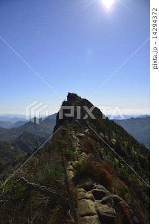 石鎚山山頂（弥山から見た天狗岳） 14294372