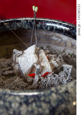 火鉢の火 14296531
