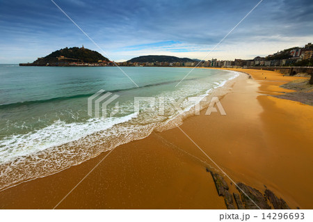 La Concha bay  in autumn  at San Sebastian 14296693