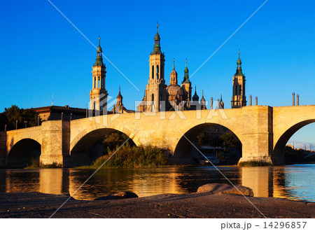 Vintage bridge and  Cathedral in   Zaragoza,  Spain 14296857