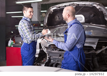 Examining car for damage in workshop Examining car for damage in workshop 14297932