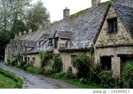 イギリスコッツウォルズの小さな村バイブリー 14300927