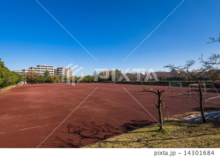 住宅街のグラウンド 14301684