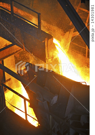 Pouring of liquid metal 14301981