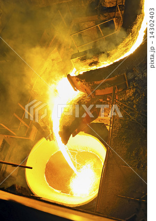 pouring molten steel pouring molten steel 14302403