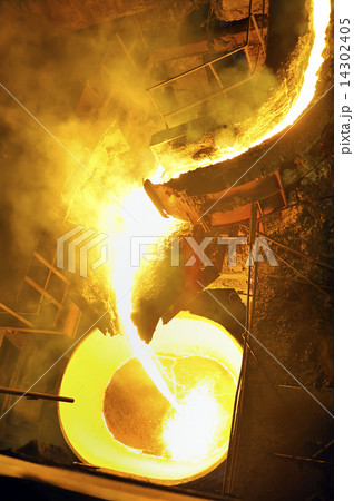 pouring molten steel pouring molten steel 14302405