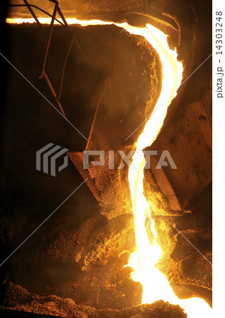 pouring molten steel 14303248