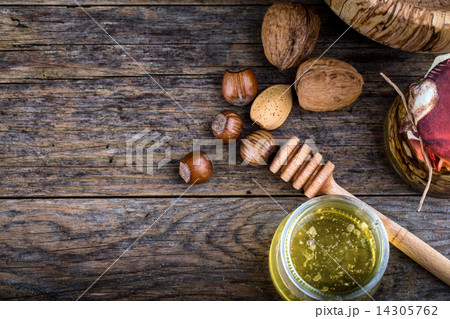 honey dipper and nuts in honey and nuts of various kinds, 14305762