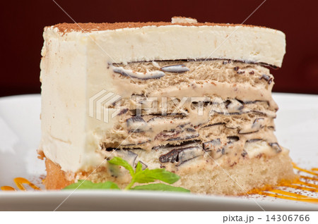 chocolate cake with jam ice cream 14306766