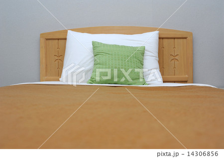 hotel bed 14306856