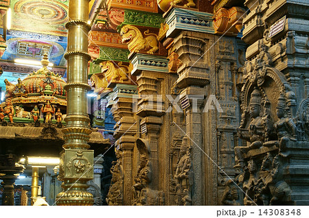Inside of Meenakshi hindu temple in Madurai, Tamil Nadu 14308348