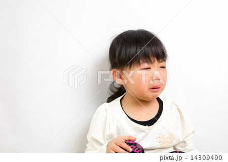 泣いている女の子  14309490