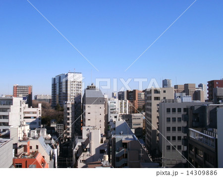 東京都文京区本郷の町並み 14309886