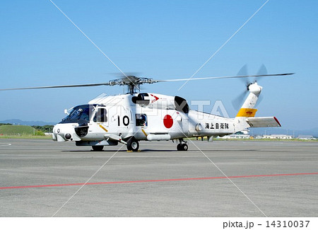 館山航空基地記念祭で飛行に向う、災害救助でも活躍する海上自衛隊のSH-60J対潜ヘリコプター 館山航空基地記念祭で飛行に向う、災害救助でも活躍する海上自衛隊のSH-60J対潜ヘリコプター 14310037