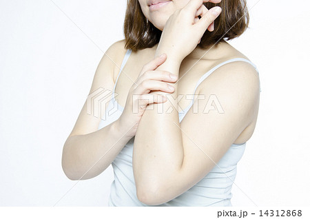 女性　手元　美容　ケア　角質　ひじ　ビューティー 14312868