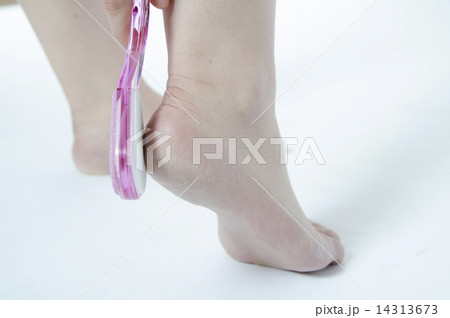 女性　足　脚　美容　ケア　かかと　軽石　角質　ビューティー 14313673