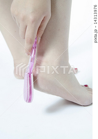 女性 足 脚 美容 ケア かかと 軽石 角質 ビューティー 縦 女性 足 脚 美容 ケア かかと 軽石 角質 ビューティー 縦 14313976