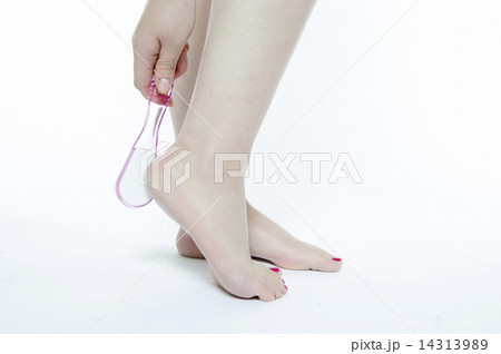 女性 足 脚 美容 ケア かかと 軽石 角質 ビューティー 女性 足 脚 美容 ケア かかと 軽石 角質 ビューティー 14313989