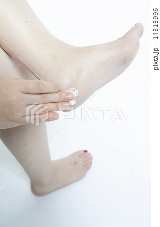 女性　足　脚　美容　ケア　クリーム　かかと　角質　ビューティー 14313996