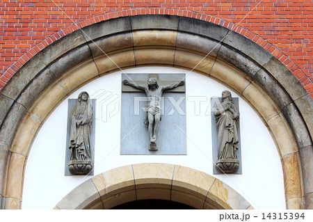 浦上天主堂　 入口のキリスト像 14315394