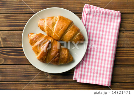 top view of croissants on plate top view of croissants on plate 14321471