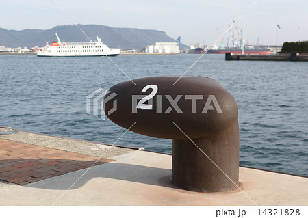 岸壁の係留柱 14321828