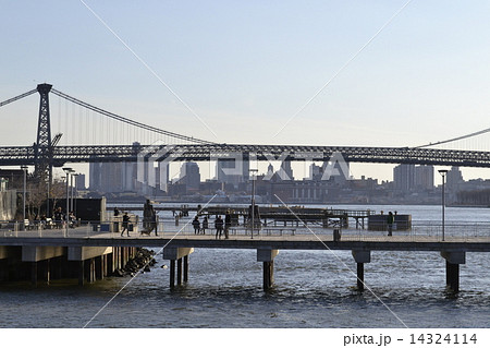 Williamsburg bridge 14324114