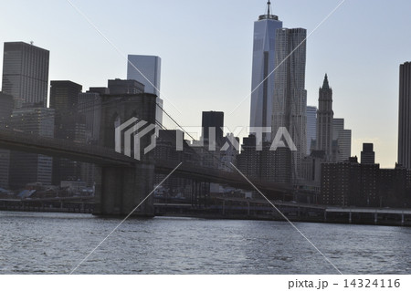 Brooklyn bridge from the East River Brooklyn bridge from the East River 14324116
