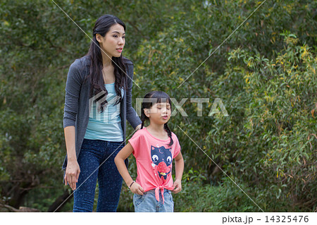 Mother and doughter 14325476