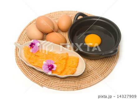 Golden threads thai dessert ,thai sweets made form egg yoke cook Golden threads thai dessert ,thai sweets made form egg yoke cook 14327909