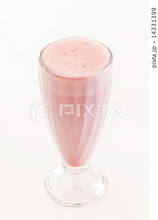 strawberry milk cocktail strawberry milk cocktail 14331399