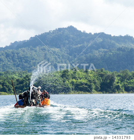 Lake and mountain 14331793